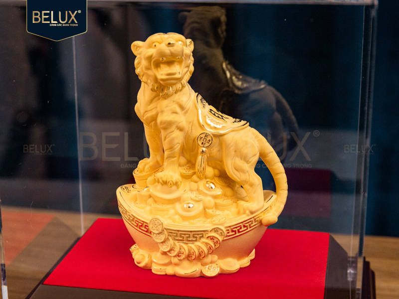 Tượng Hổ Tài Lộc vàng cát 8x6x11cm